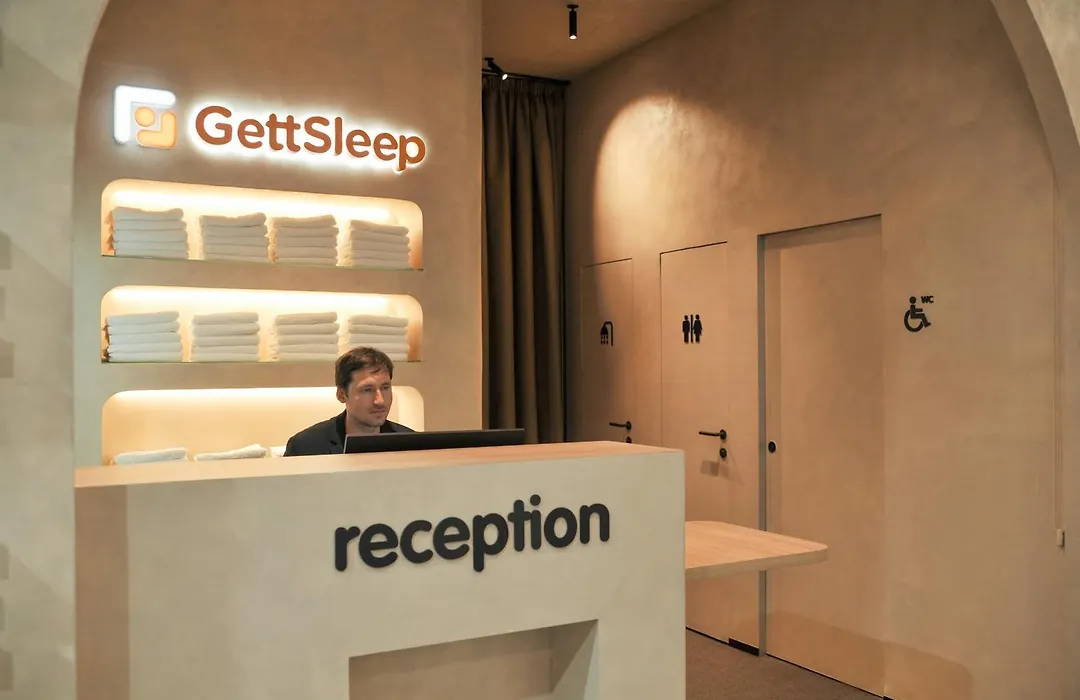 Gettsleep Madrid Airport T4S - Boarding Pass Required-1